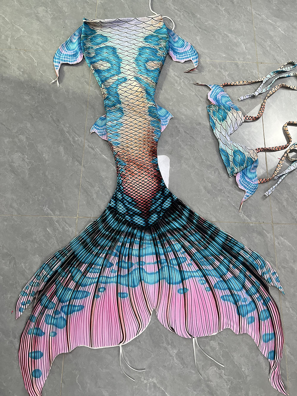 Colorful Dreamy Mermaid Tail A - Aquarium 评论和价格